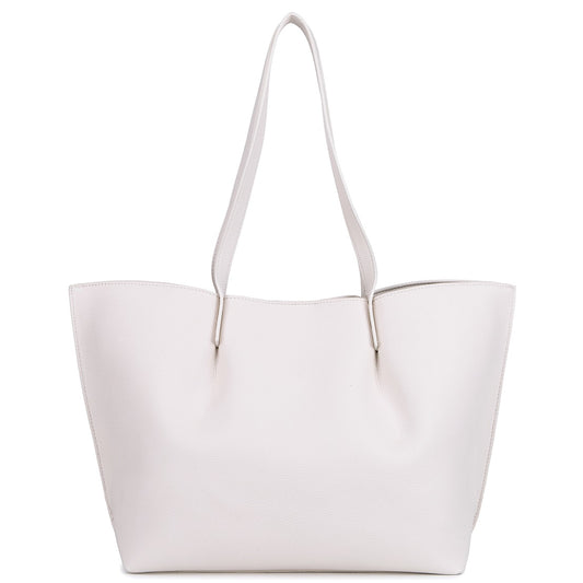 Shopper Nicole in offwhite